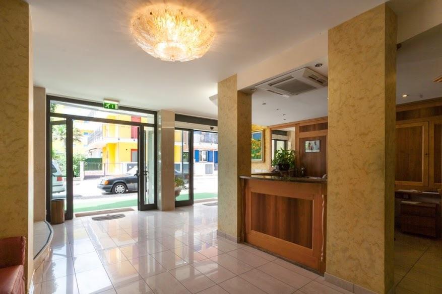 קאורלה Hotel Vienna מראה חיצוני תמונה